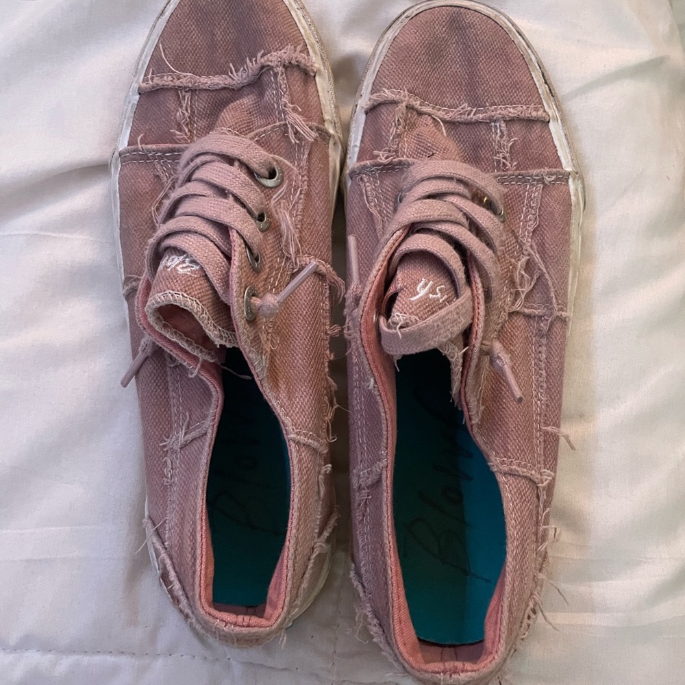 Pink blowfish shoes, size 8.